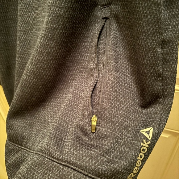 Reebok Sweatshirt - Picture 3 of 5